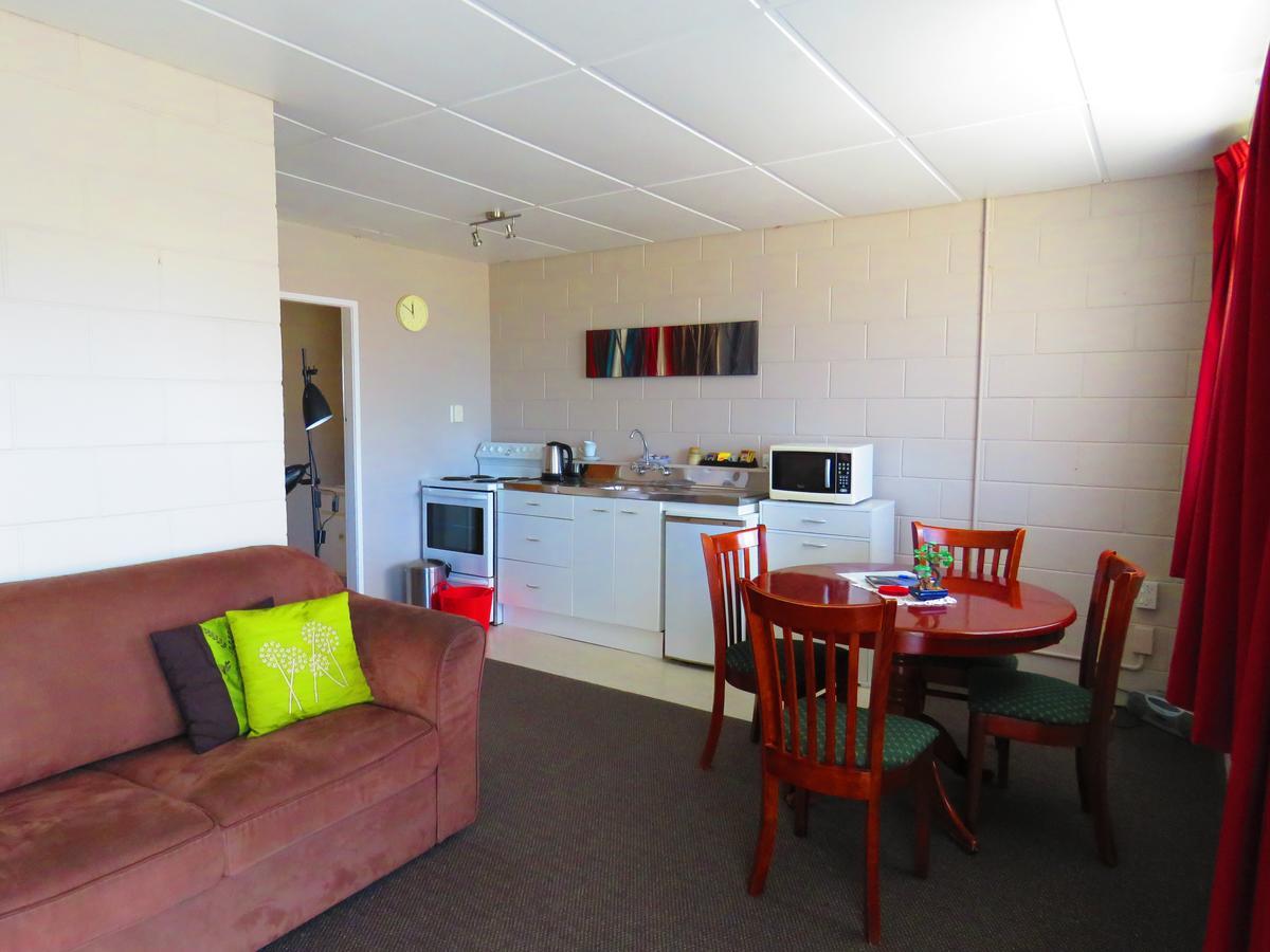 Opunake Motel And Backpackers Lodge エクステリア 写真